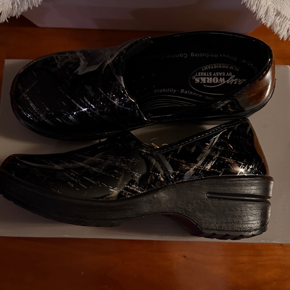 Easy Street Black Patterned Mules - Picture 5 of 6
